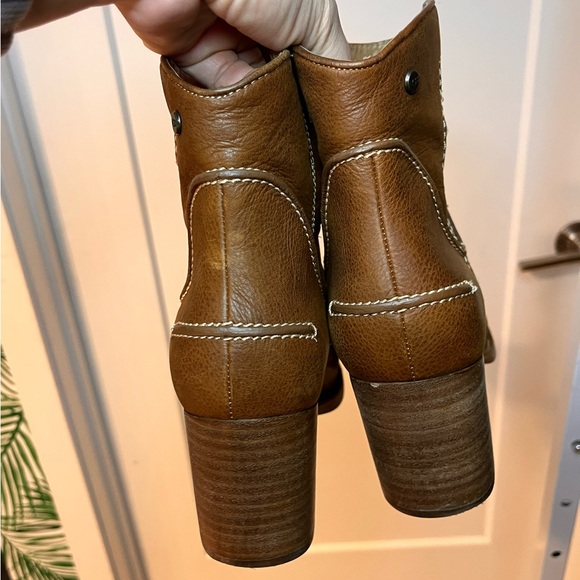 UGG Women’s Brown Leather Annie Boot Size 9 - Picture 4 of 11